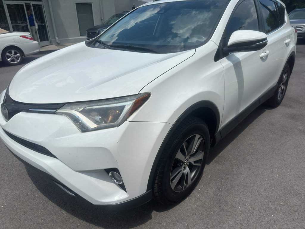 Used 2018 Toyota RAV4 XLE AWD/4WD image 3