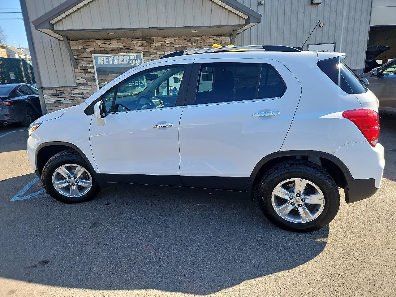 Used 2017 Chevrolet Trax LT w/ LT Convenience Package image 6