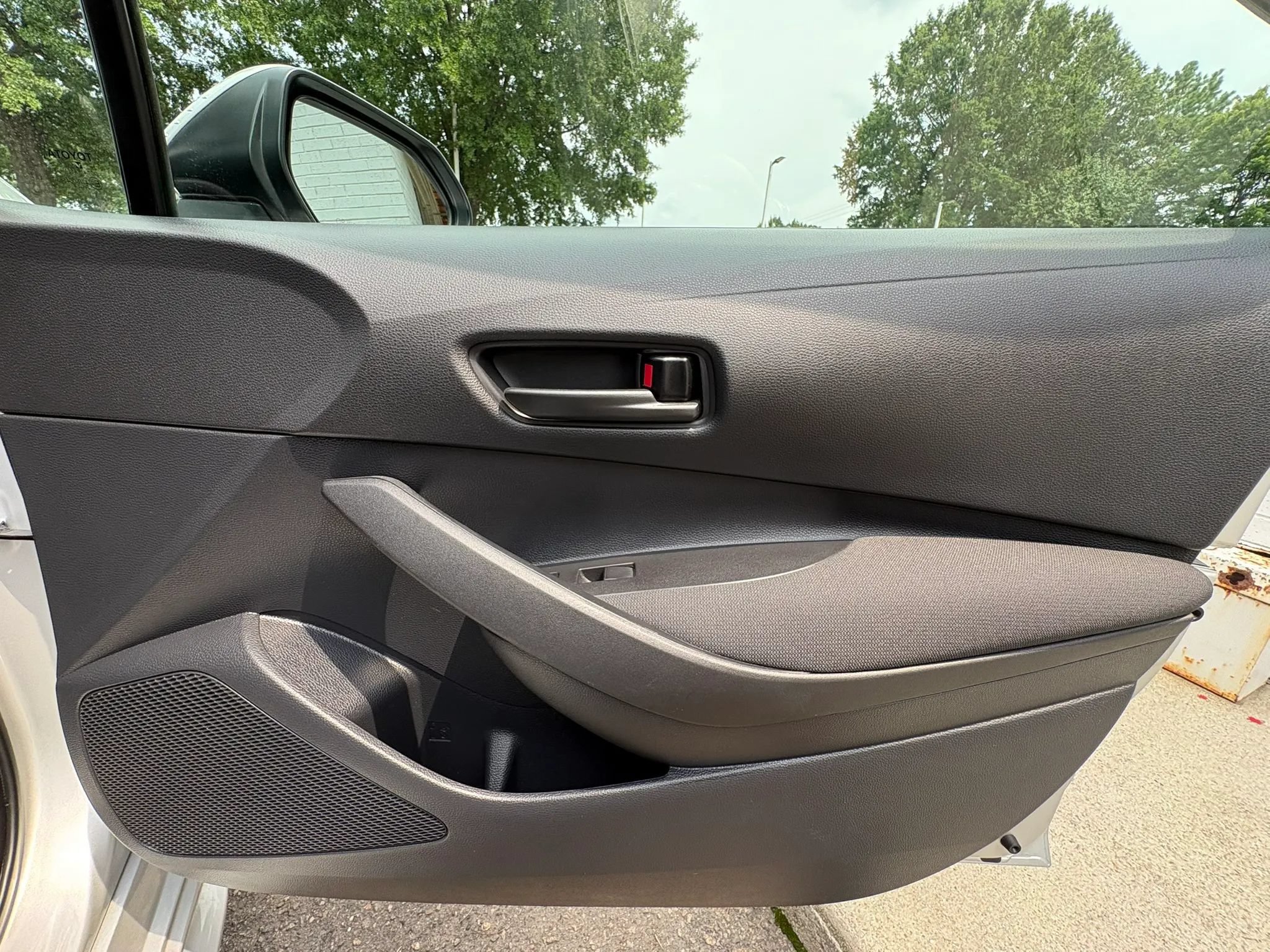 Used 2025 Toyota Corolla LE FWD image 14