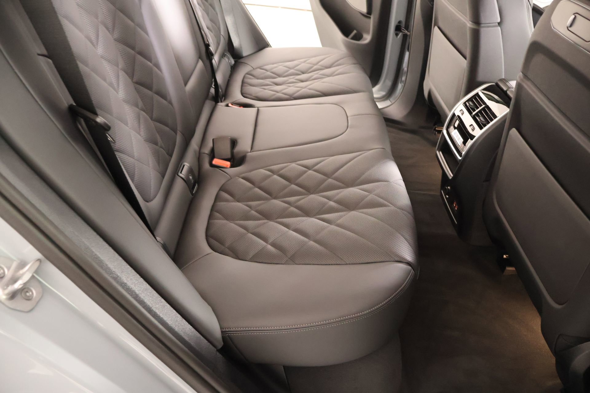 New 2026 BMW X5 xDrive40i w/ M Sport Package AWD/4WD image 14