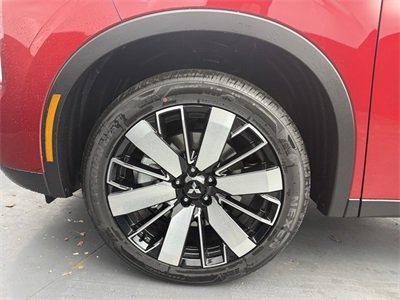 New 2025 Mitsubishi Outlander SE image 12
