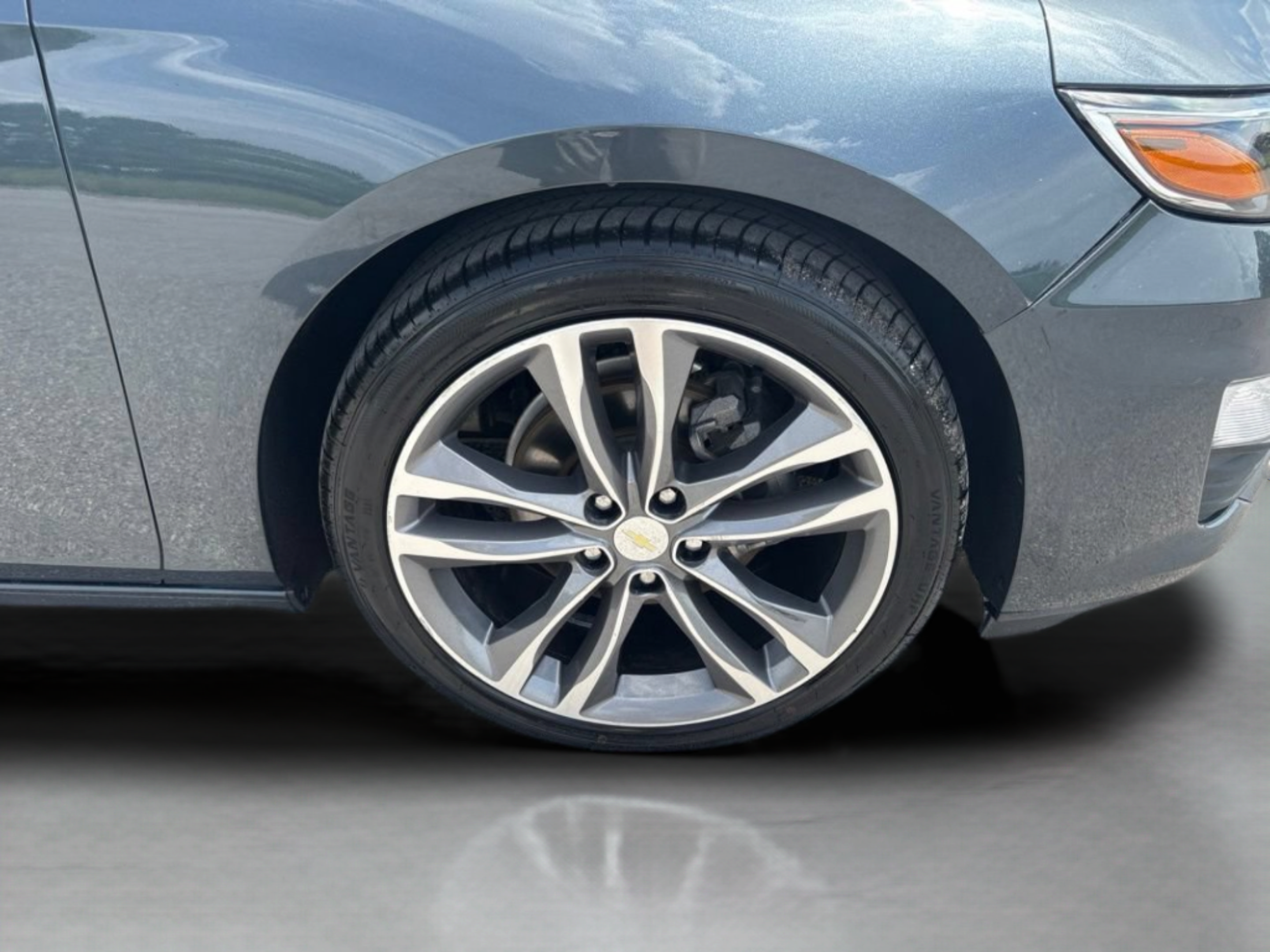 Used 2021 Chevrolet Malibu LT FWD image 34