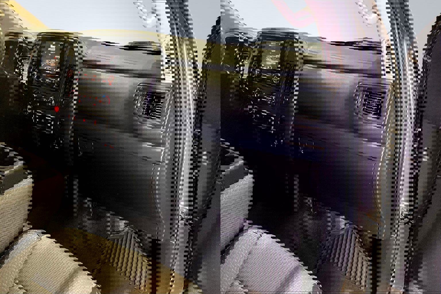 Used 2021 Nissan Titan S w/ S Utility Package image 25