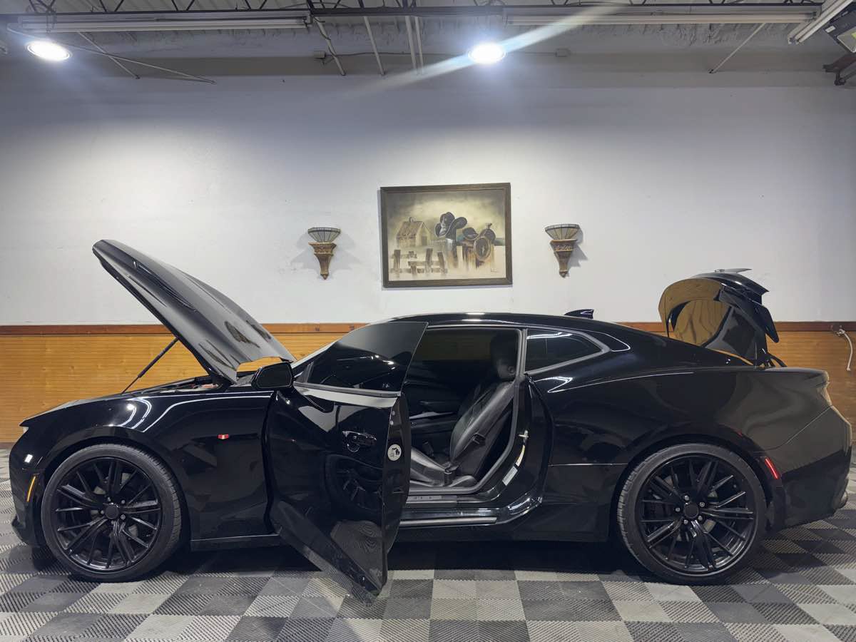 Used 2017 Chevrolet Camaro SS RWD image 9