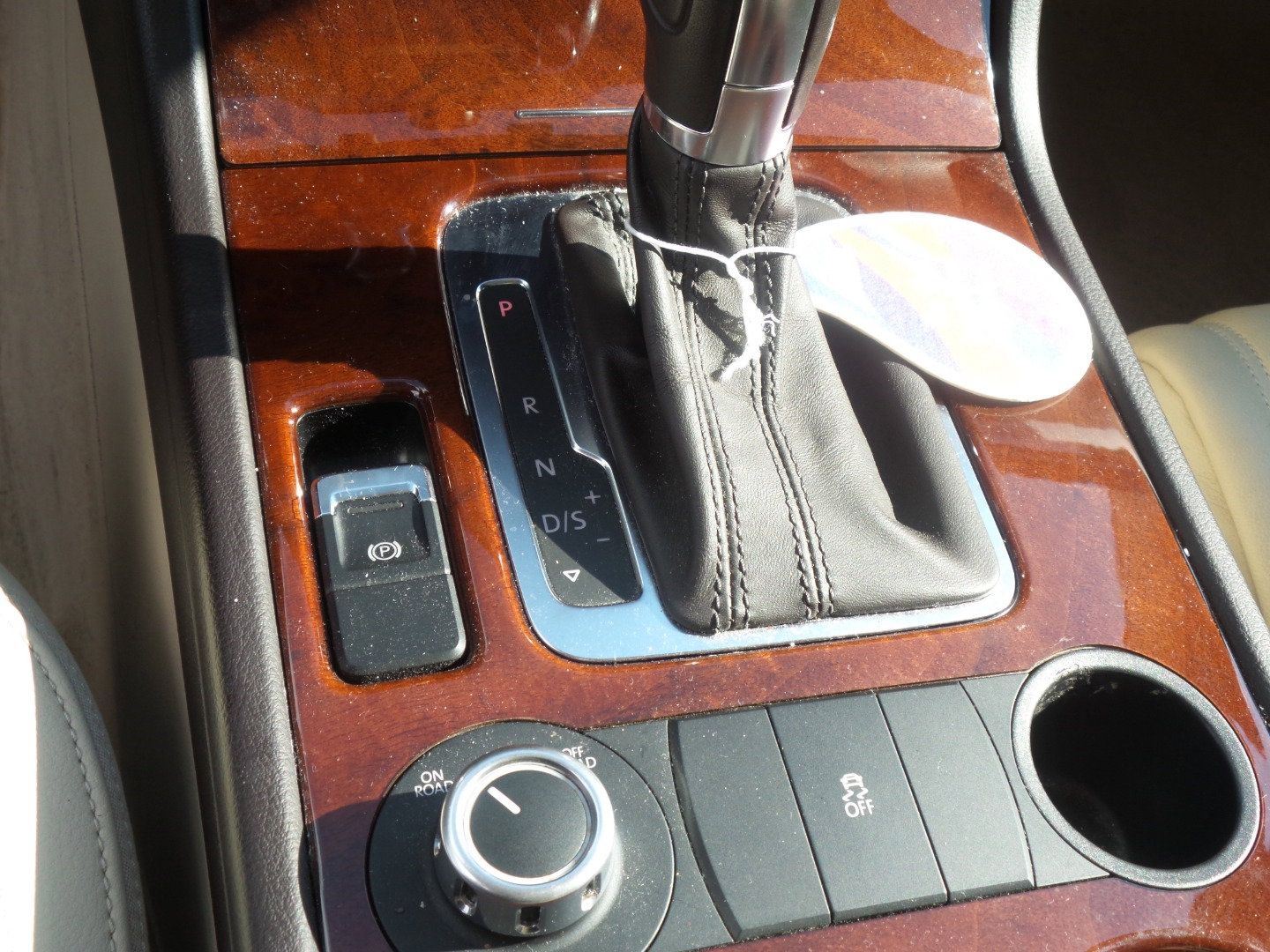 Used 2013 Volkswagen Touareg VR6 image 33