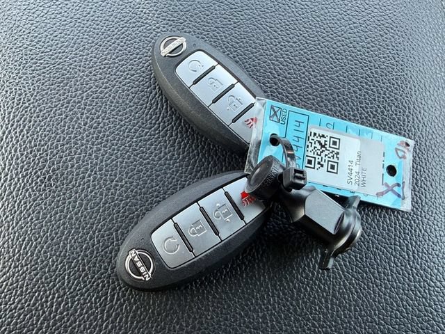 Used 2024 Nissan Titan SV w/ SV Convenience Package AWD/4WD image 20