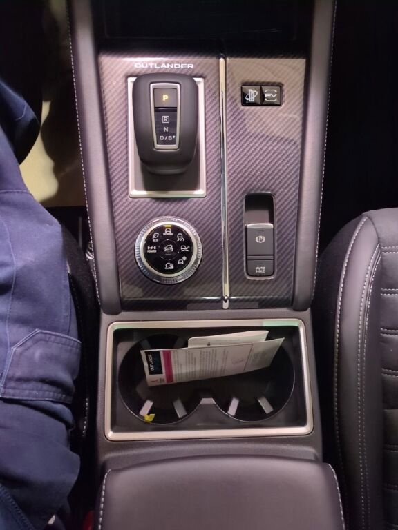 New 2025 Mitsubishi Outlander SE image 19