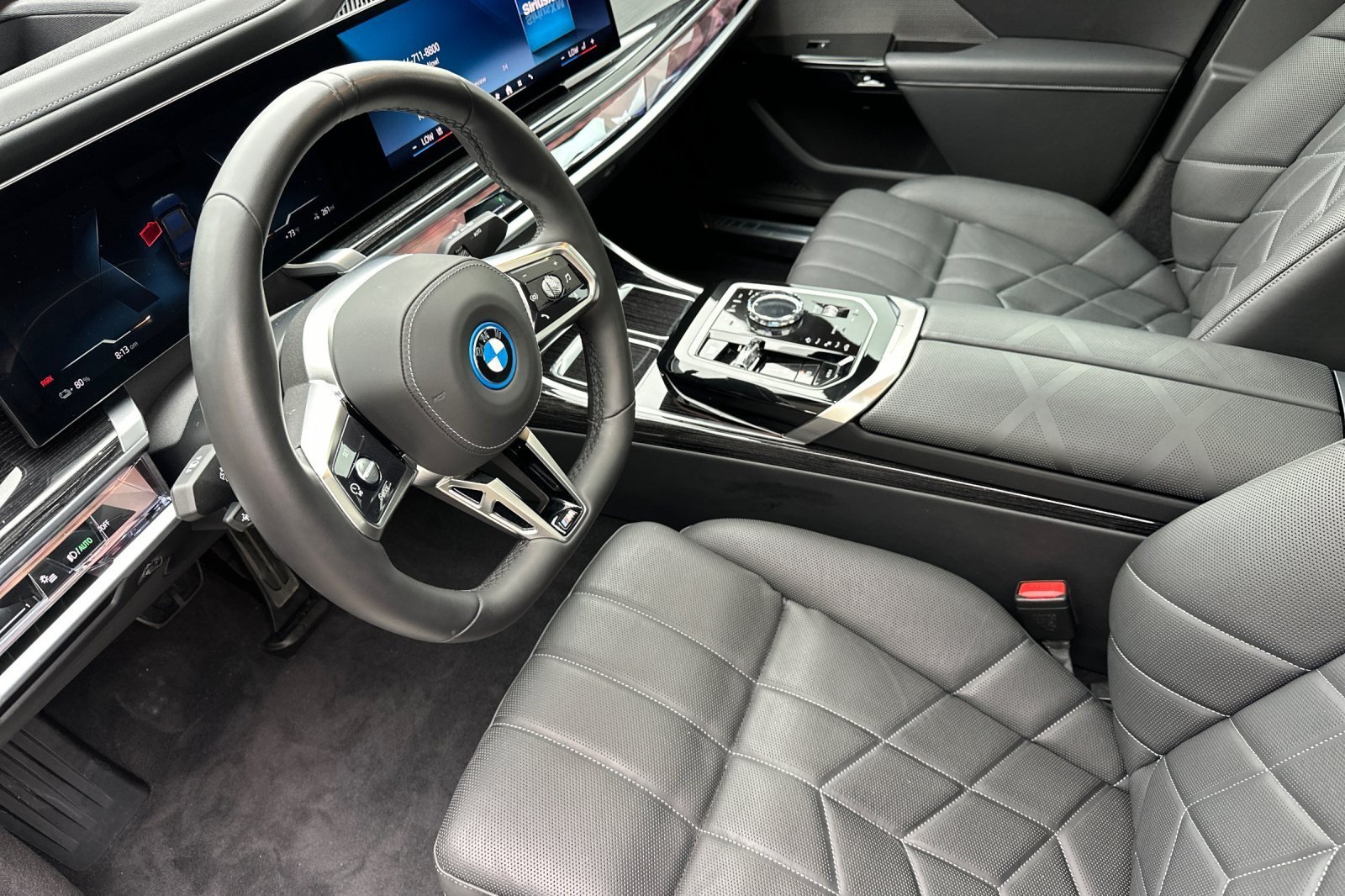 Used 2025 BMW i7 xDrive60 AWD/4WD image 9