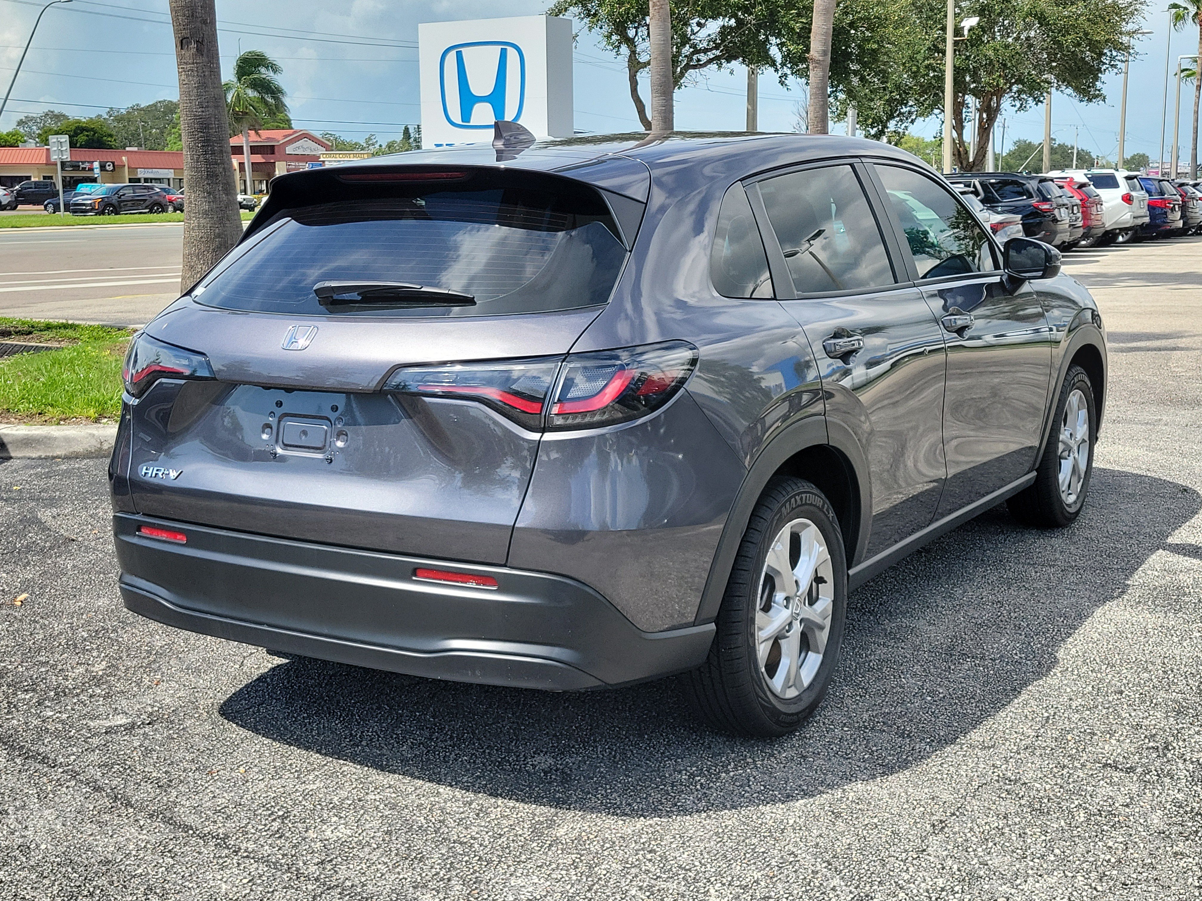 Used 2025 Honda HR-V LX image 7