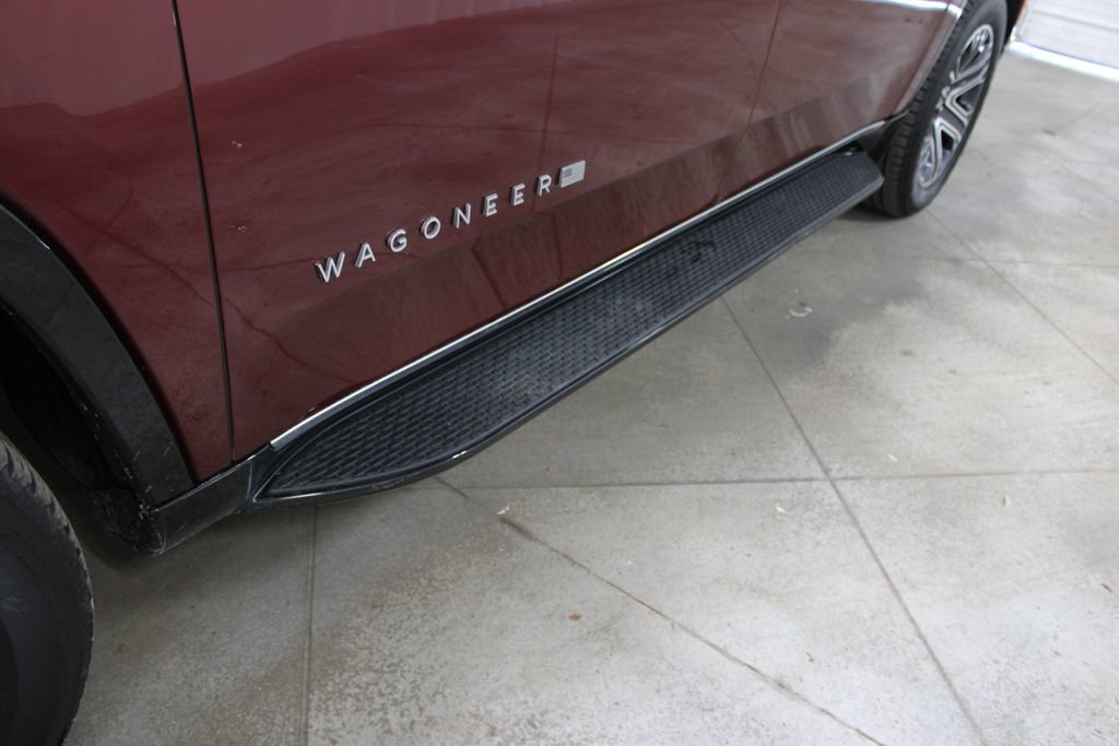 Used 2025 Jeep Wagoneer L Series II w/ 8-pass Seating Package image 14