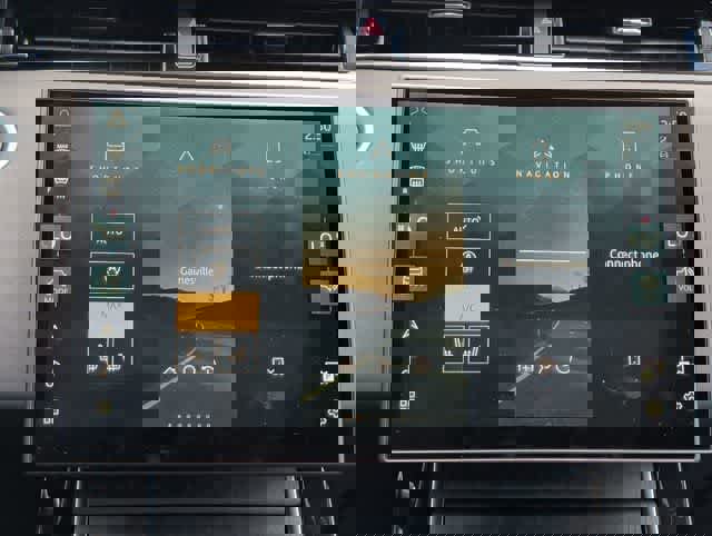 Used 2025 Land Rover Range Rover Evoque Dynamic SE image 26