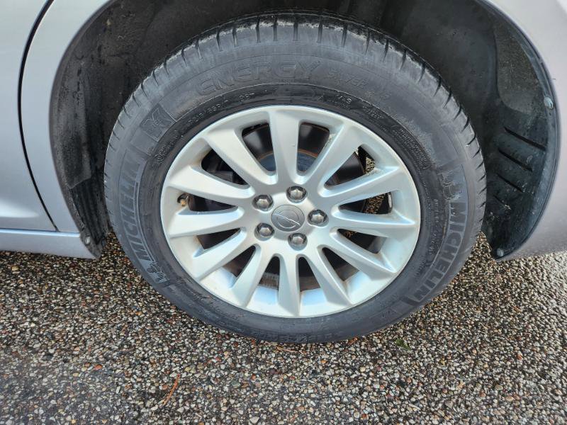 Used 2013 Chrysler 300 w/ Driver Convenience Group image 9