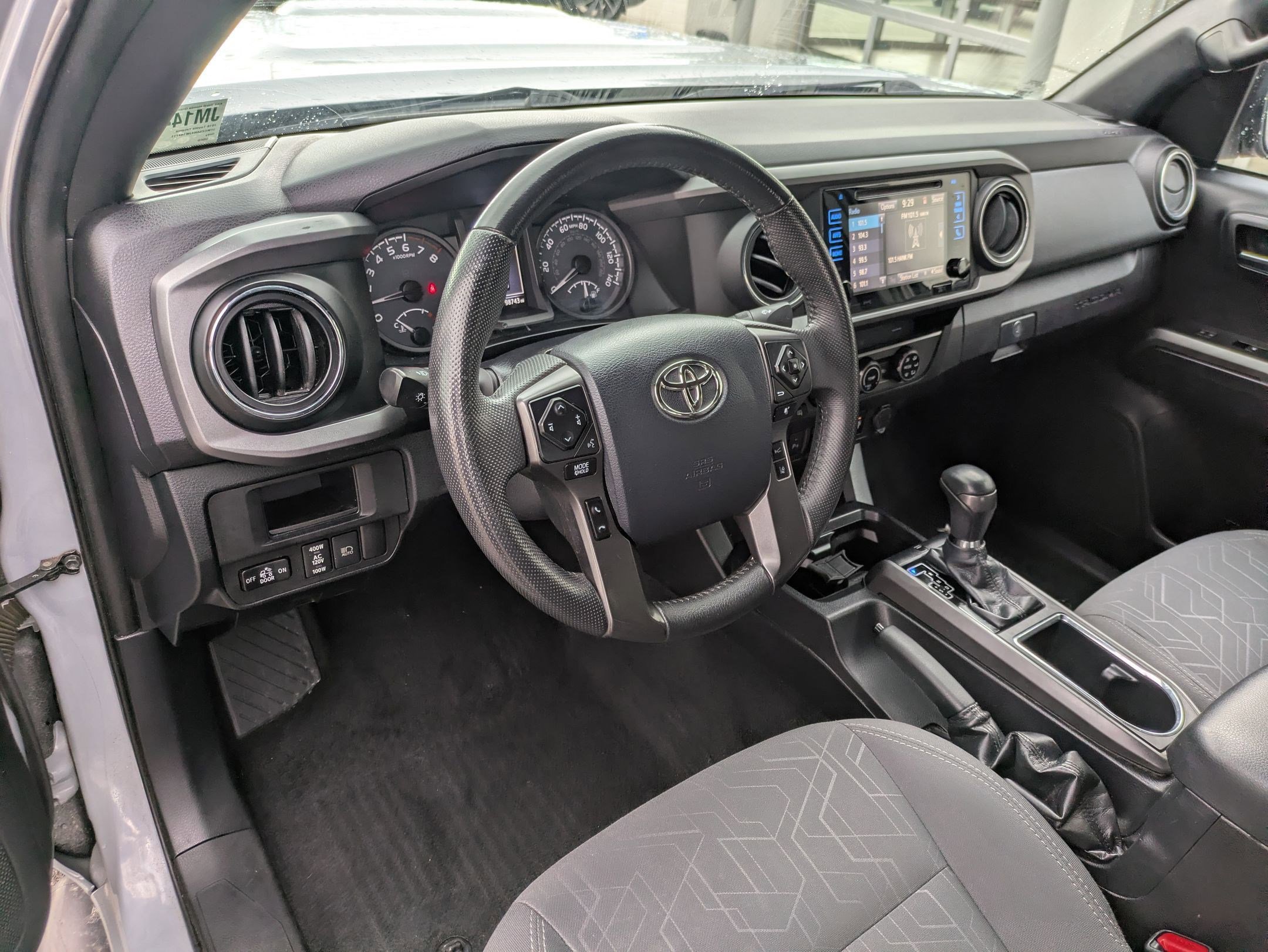 Used 2018 Toyota Tacoma TRD Sport w/ Technology Package image 16