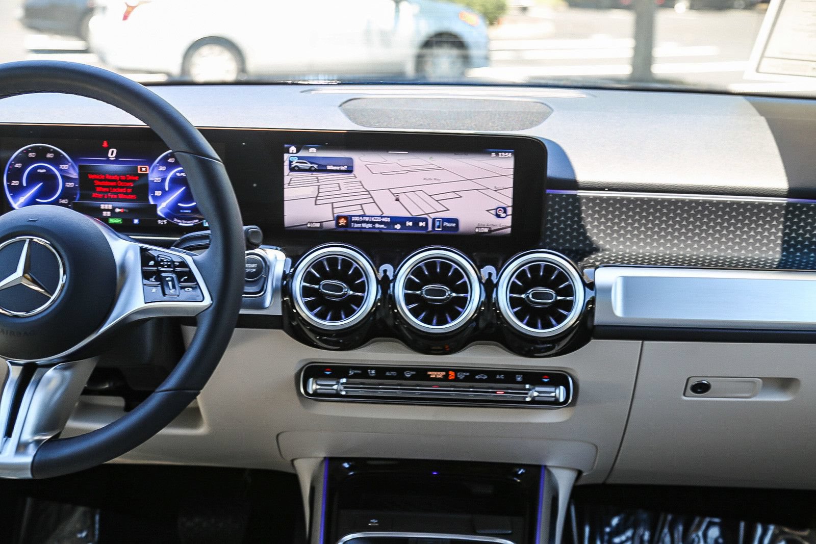 Used 2024 Mercedes-Benz EQB 300 4MATIC image 11