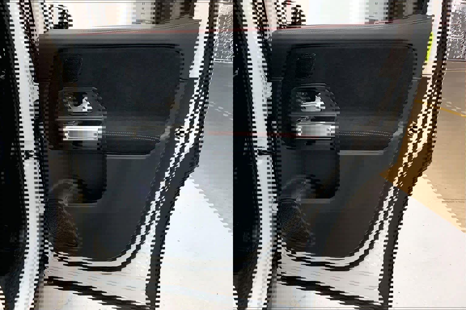 Used 2025 Mercedes-Benz GLB 250 image 12