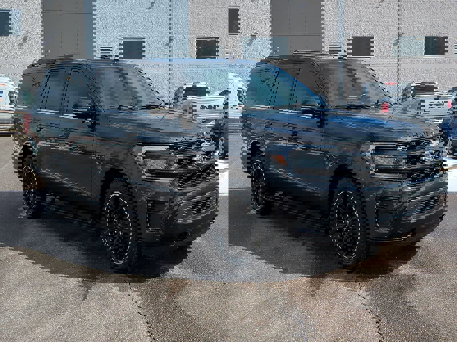 Used 2023 Ford Expedition Max Limited image 2