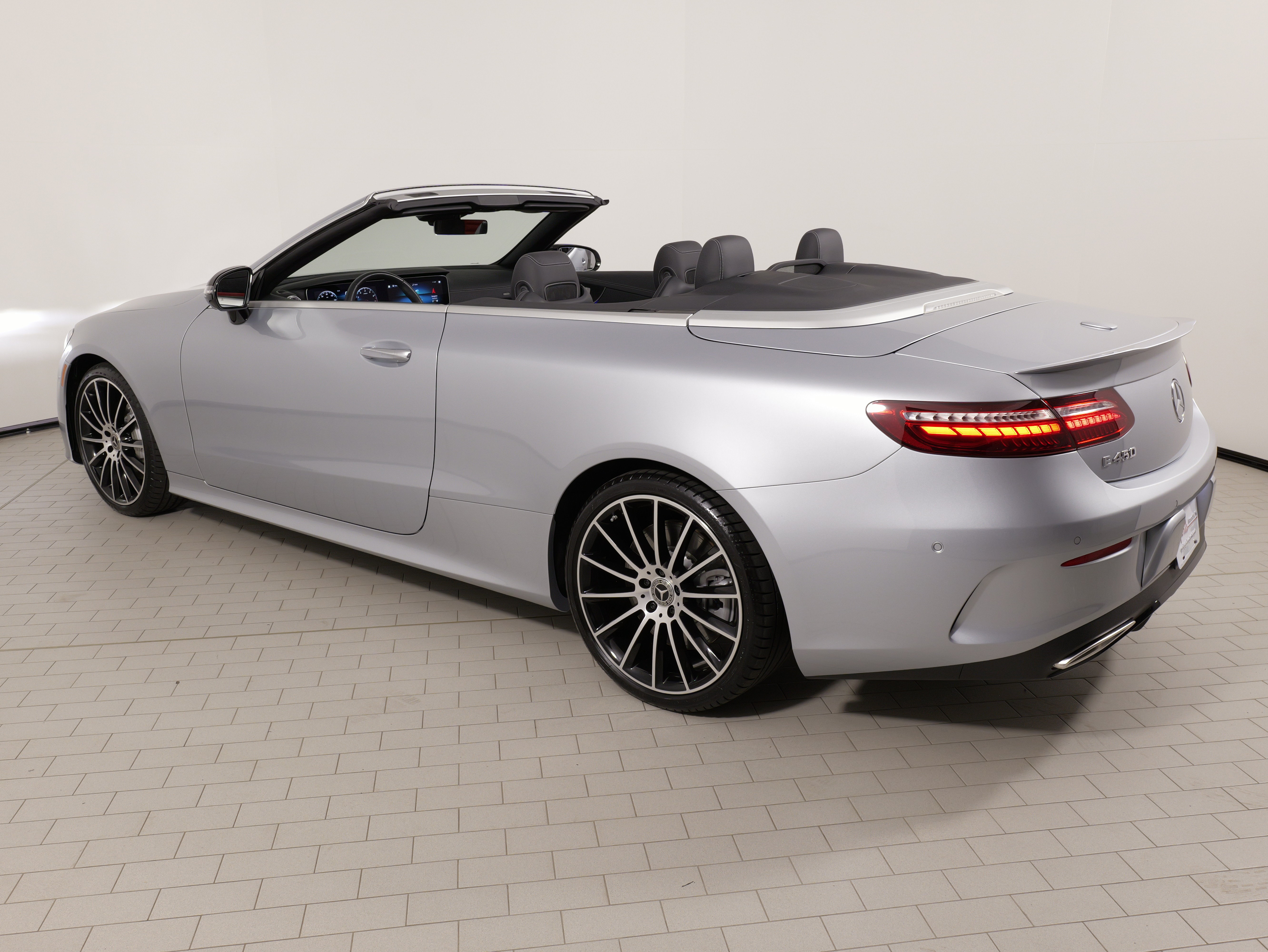 Used 2023 Mercedes-Benz E 450 Cabriolet image 18