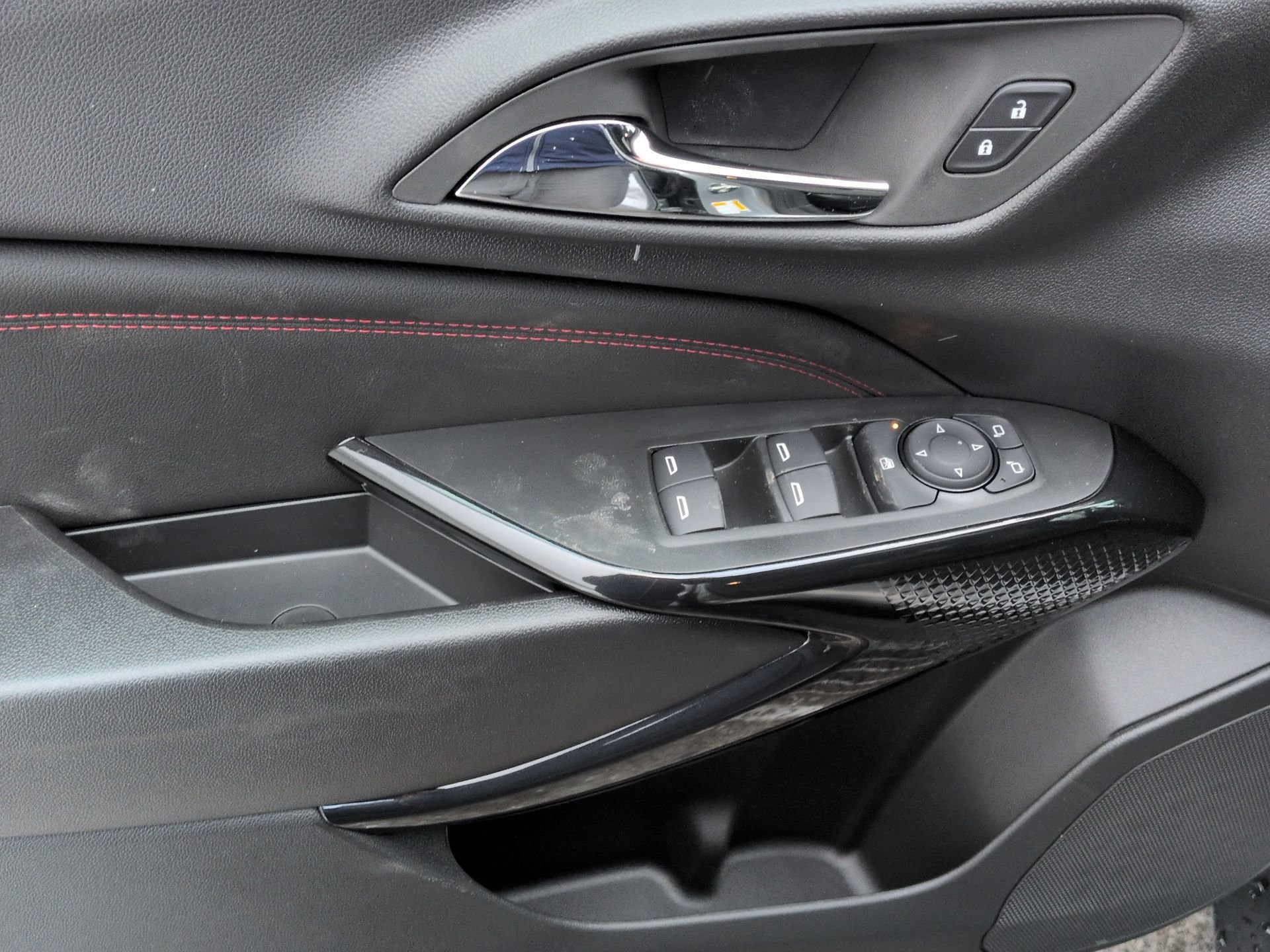 New 2026 Chevrolet Trax RS w/ Sunroof Package image 84