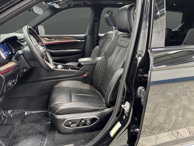 Used 2024 Jeep Grand Cherokee L Summit image 4