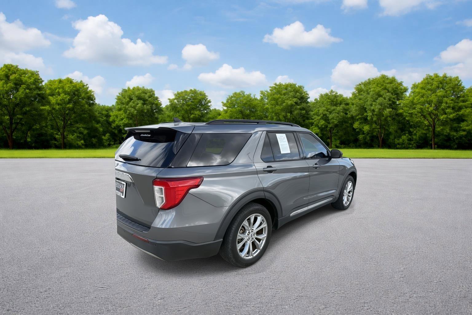 Used 2021 Ford Explorer XLT w/ Equipment Group 202A image 6