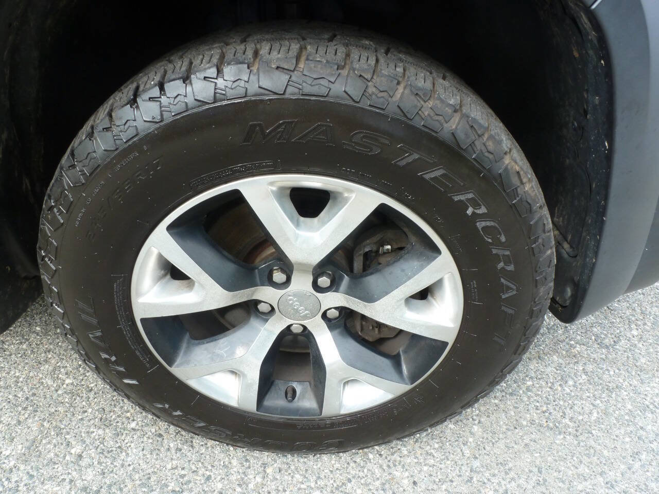 Used 2014 Jeep Cherokee Trailhawk AWD/4WD image 15