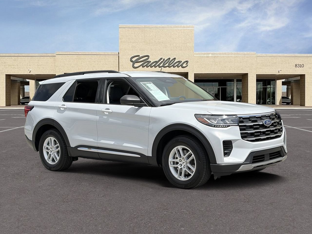 Used 2025 Ford Explorer Active RWD image 3
