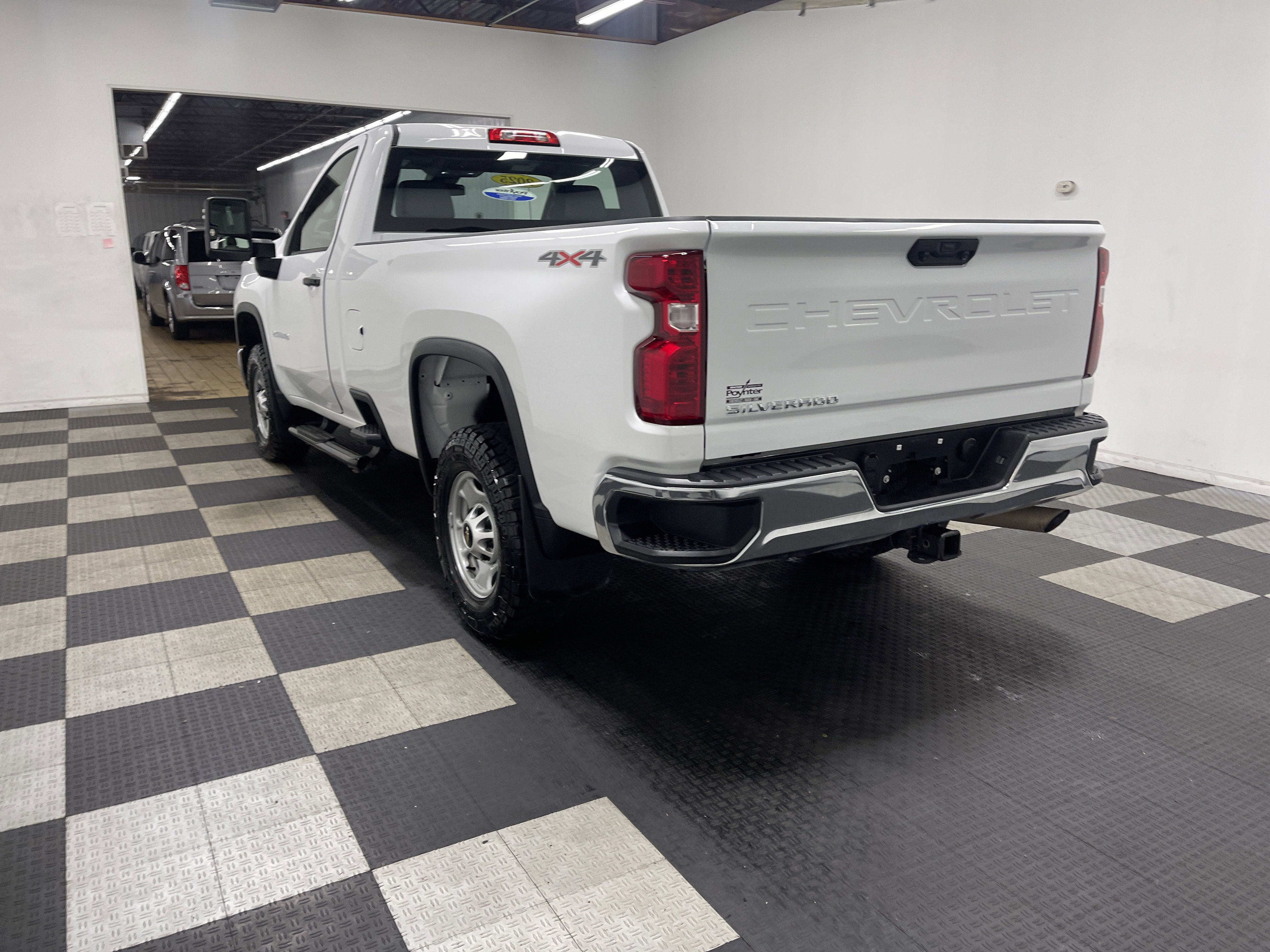 Used 2025 Chevrolet Silverado 2500 W/T w/ WT Convenience Package image 2