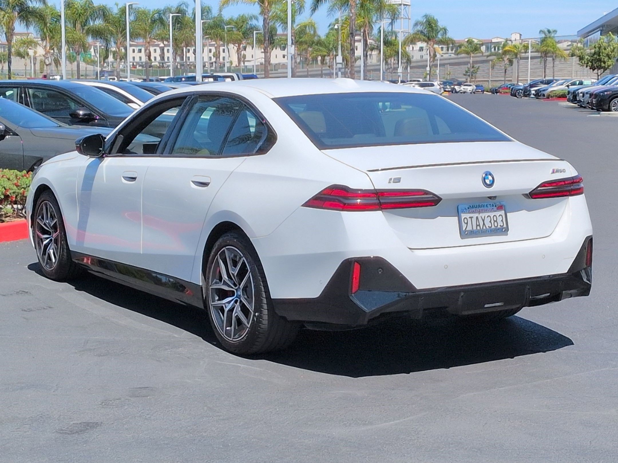 Used 2025 BMW i5 M60 w/ Premium Package image 8