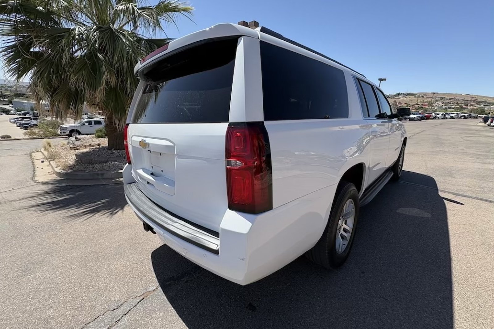 Used 2017 Chevrolet Suburban LS RWD image 5