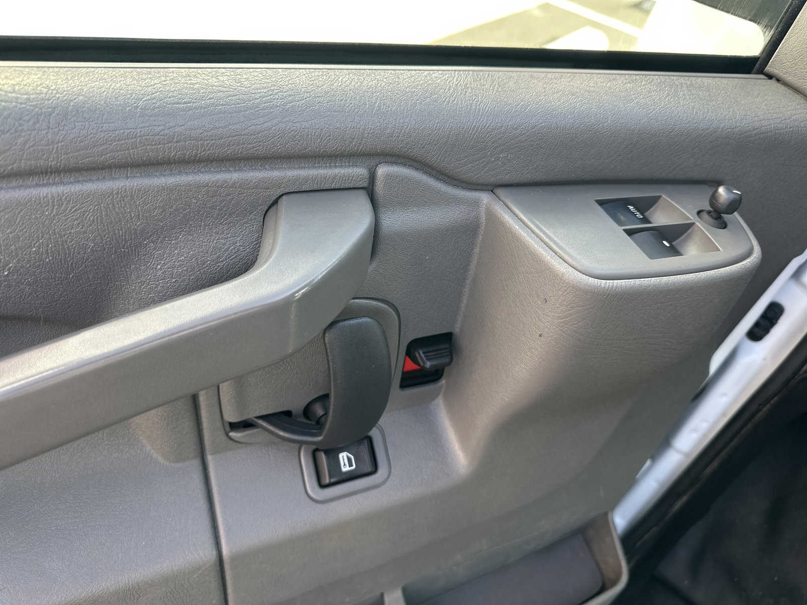 Used 2023 Chevrolet Express 2500 RWD image 9