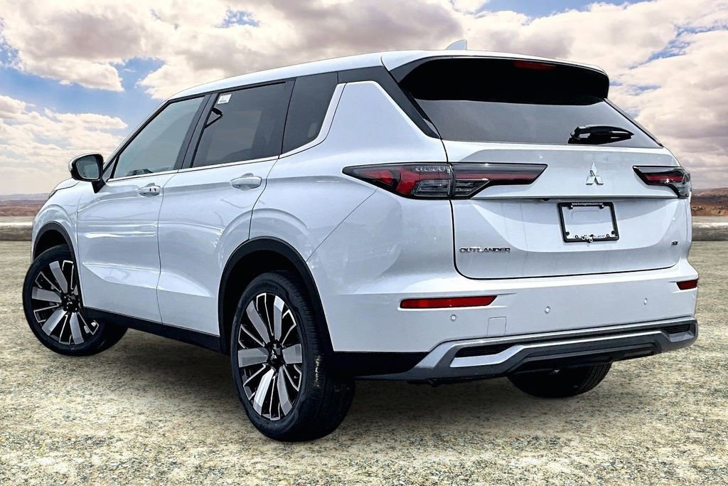 New 2026 Mitsubishi Outlander FWD image 3
