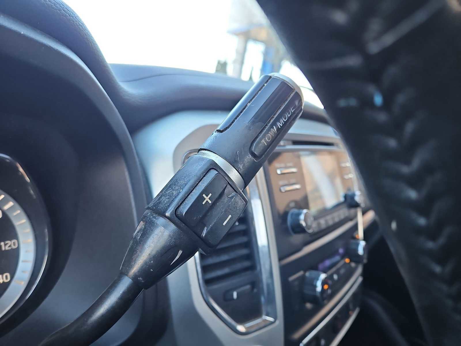 Used 2017 Nissan Titan SV image 29