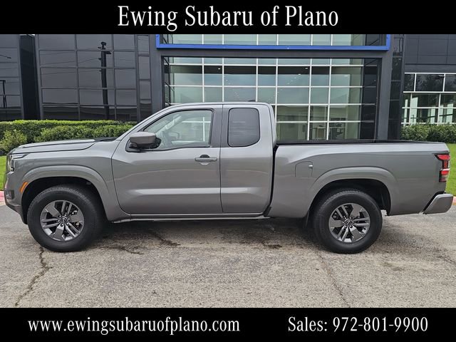 Used 2025 Nissan Frontier SV image 2