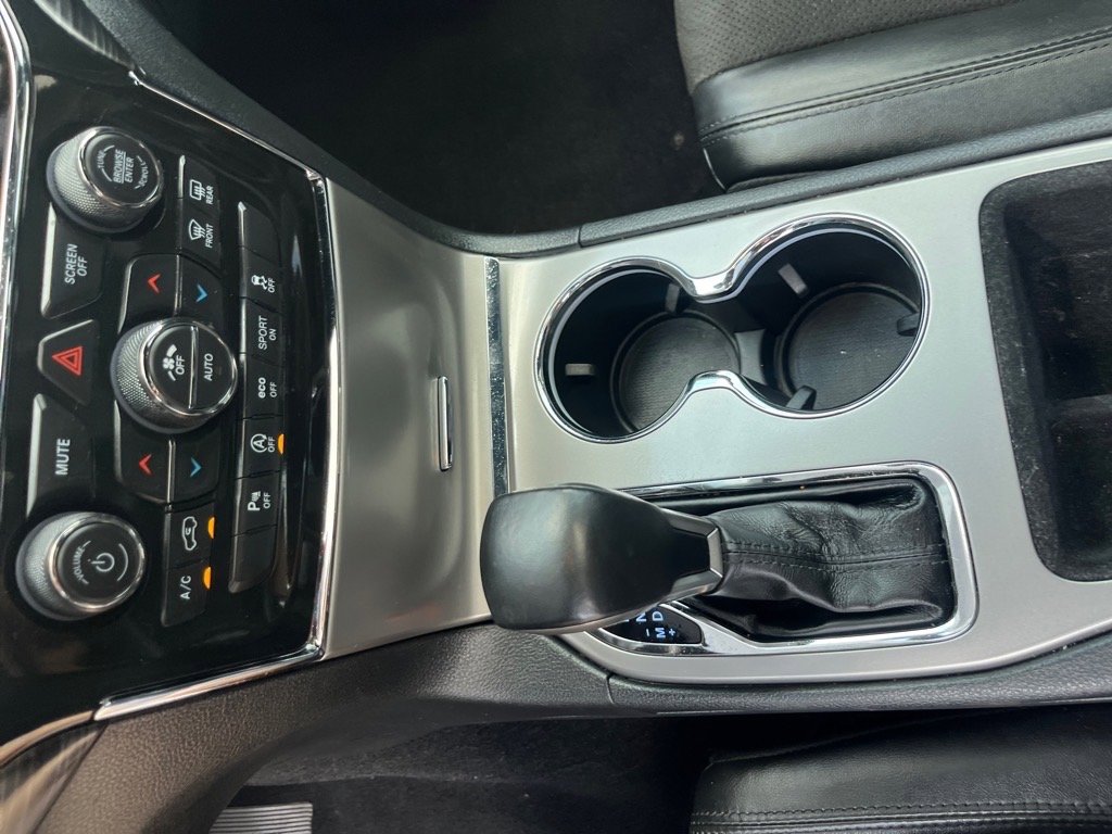 Used 2021 Jeep Grand Cherokee Laredo X image 12