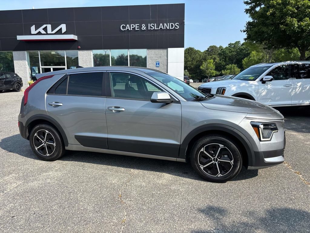 Certified 2023 Kia Niro LX FWD image 2