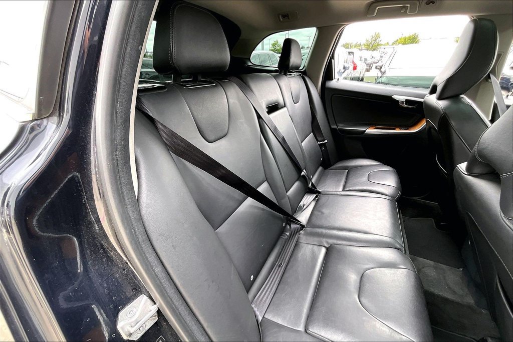 Used 2017 Volvo XC60 T5 Inscription w/ Preferred Option Package FWD image 27