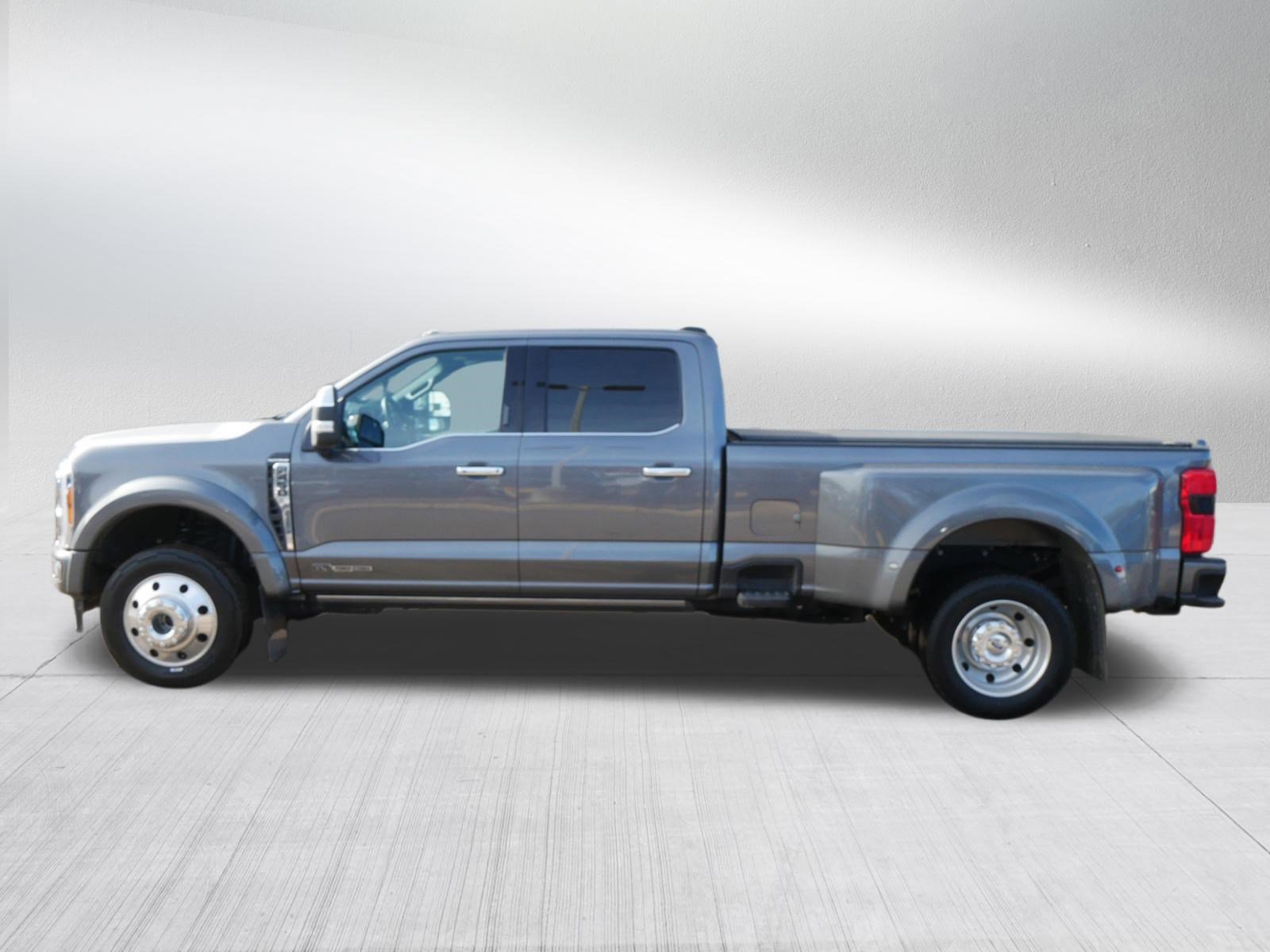 Used 2023 Ford F450 Platinum w/ FX4 Off-Road Package image 4