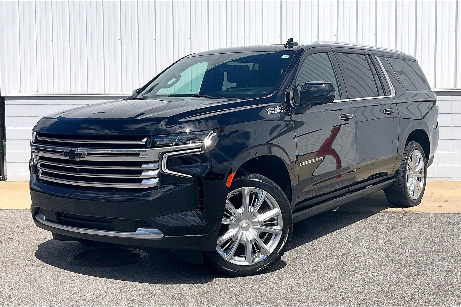 Used 2021 Chevrolet Suburban High Country w/ Premium Package AWD/4WD image 2