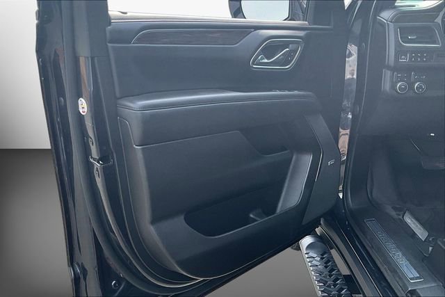 Used 2023 Chevrolet Tahoe Z71 w/ Luxury Package AWD/4WD image 17