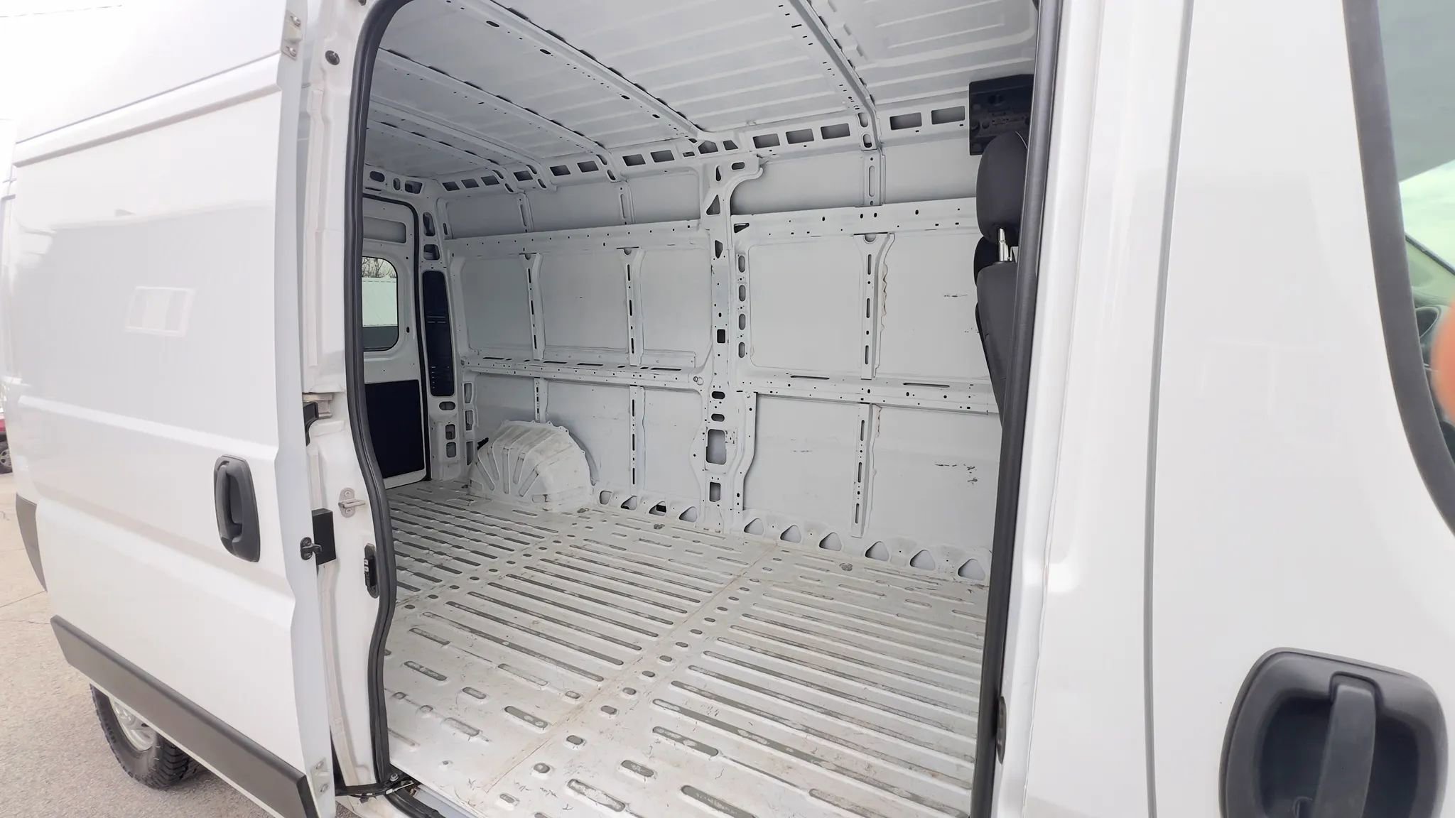 Used 2023 RAM ProMaster 2500 FWD image 15