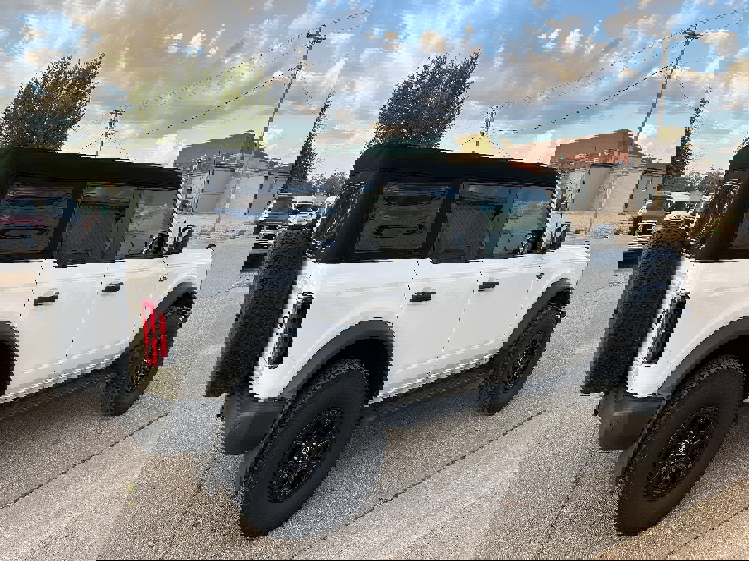 Used 2024 Ford Bronco Wildtrak image 3