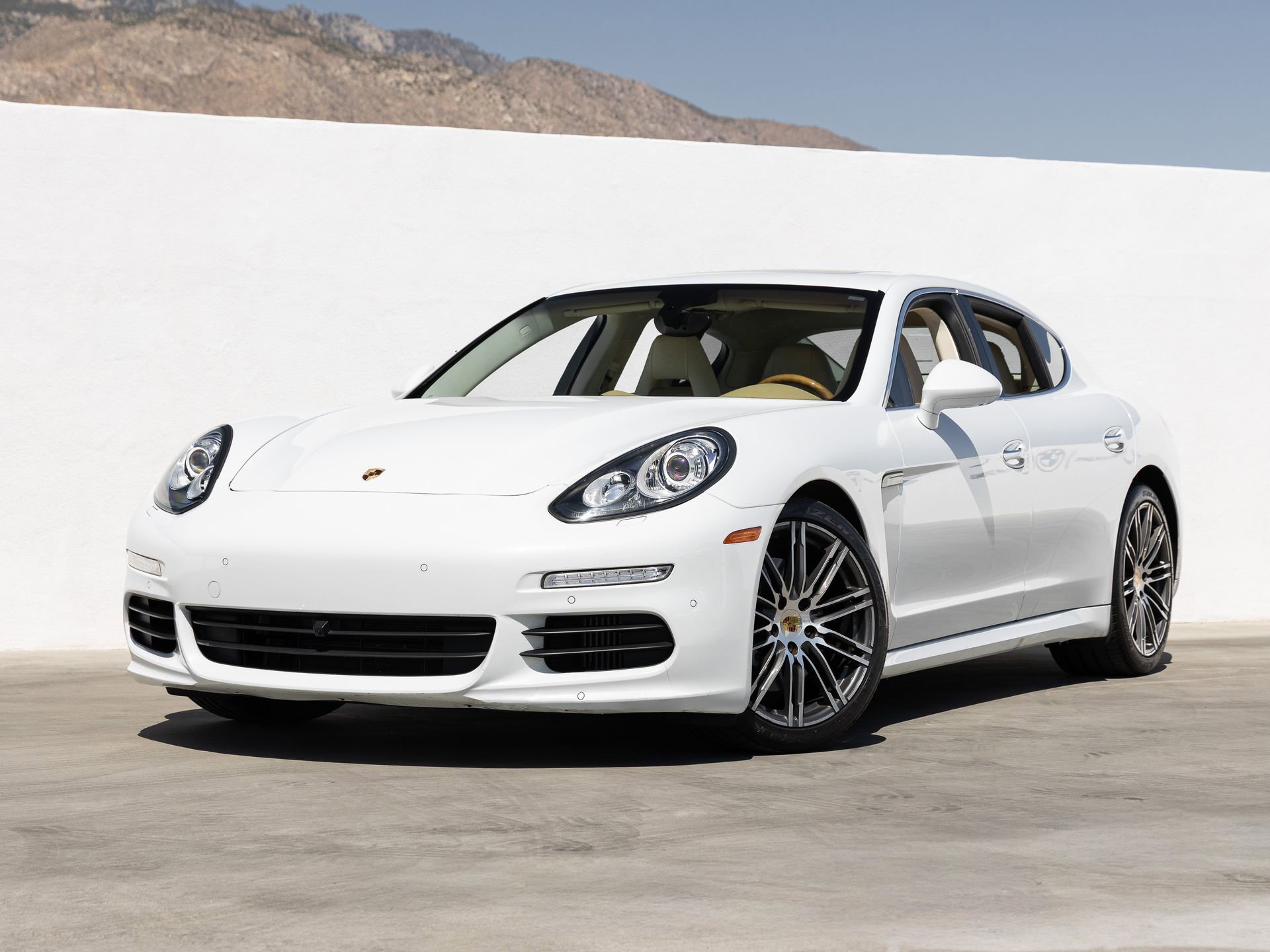 Used 2016 Porsche Panamera S RWD image 1