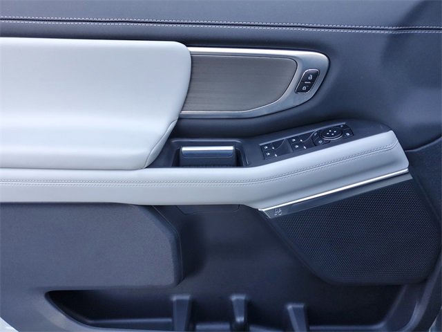 Used 2025 Ford Expedition Max Platinum w/ Driver's Package image 17