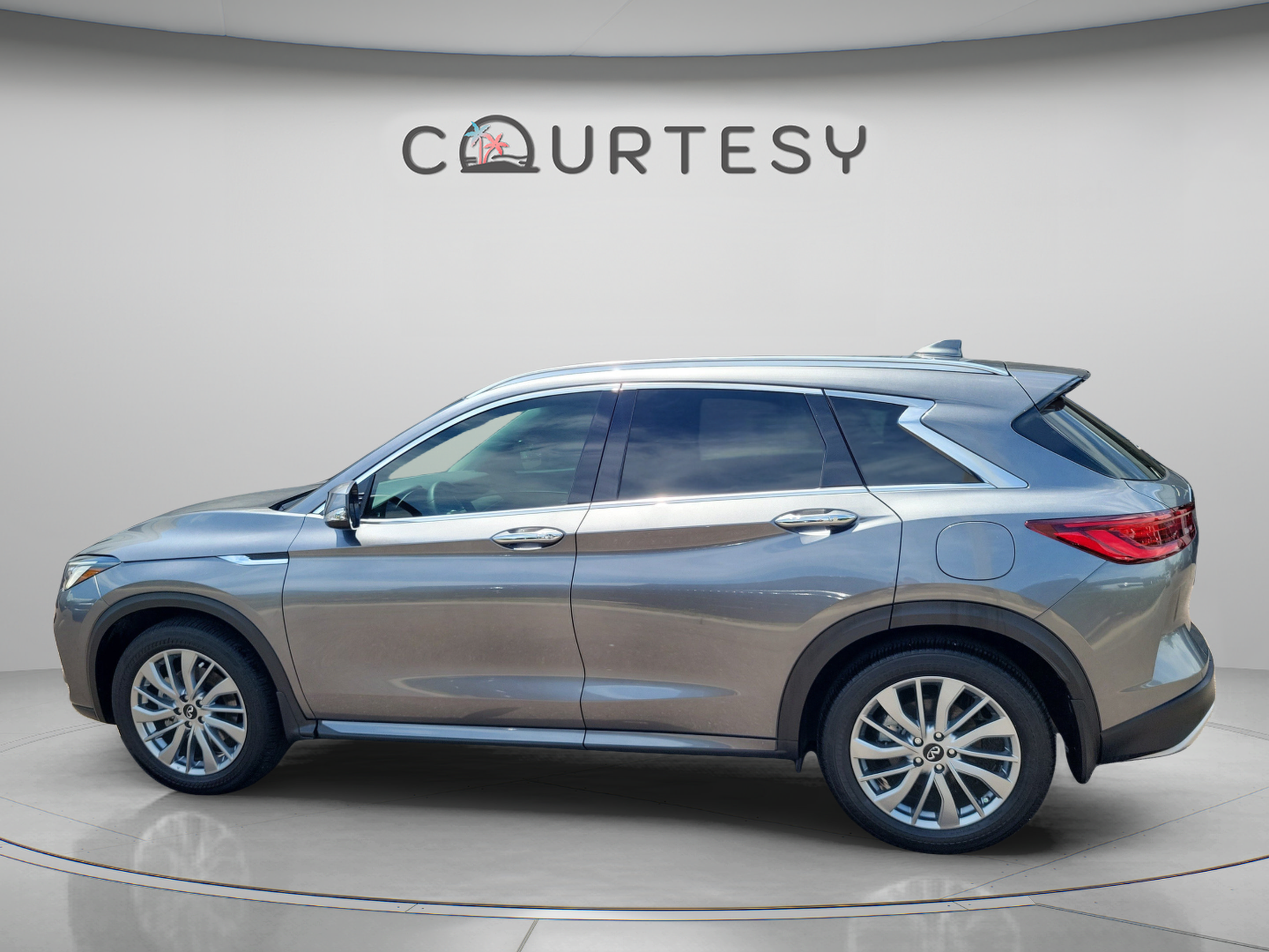 Certified 2023 INFINITI QX50 Luxe FWD image 2