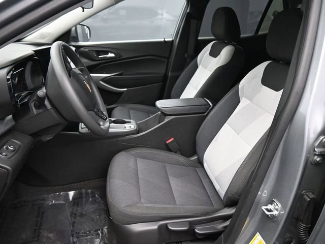 Used 2025 Chevrolet Trax LS w/ LS Convenience Package image 19