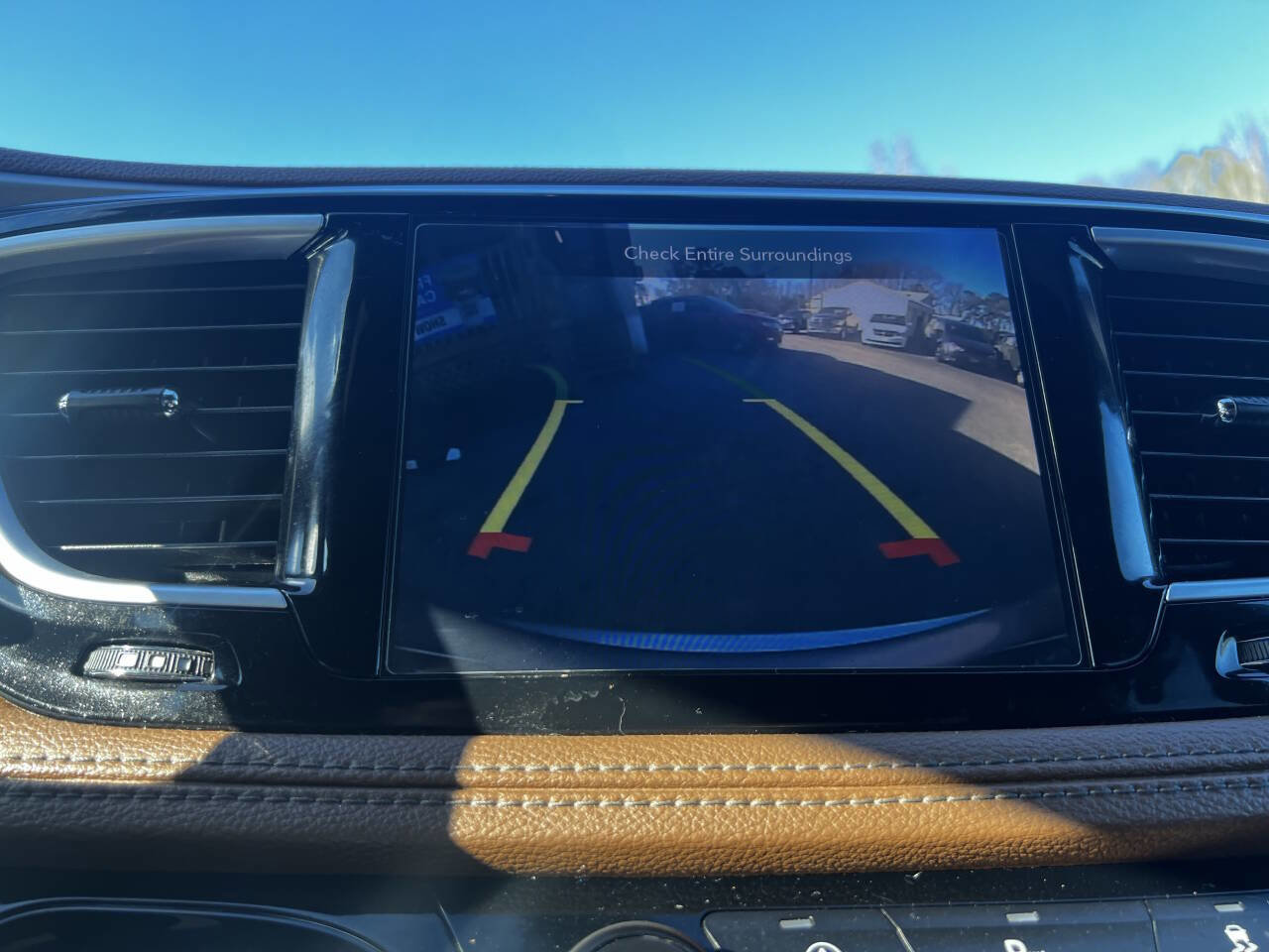 Used 2020 Chrysler Pacifica Limited image 35