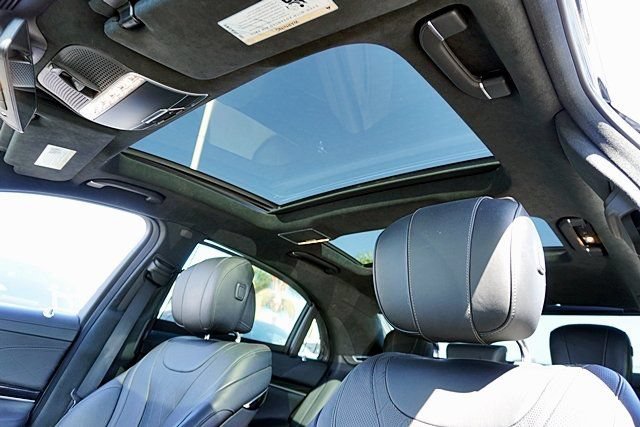 Used 2018 Mercedes-Benz S 560 Sedan image 23