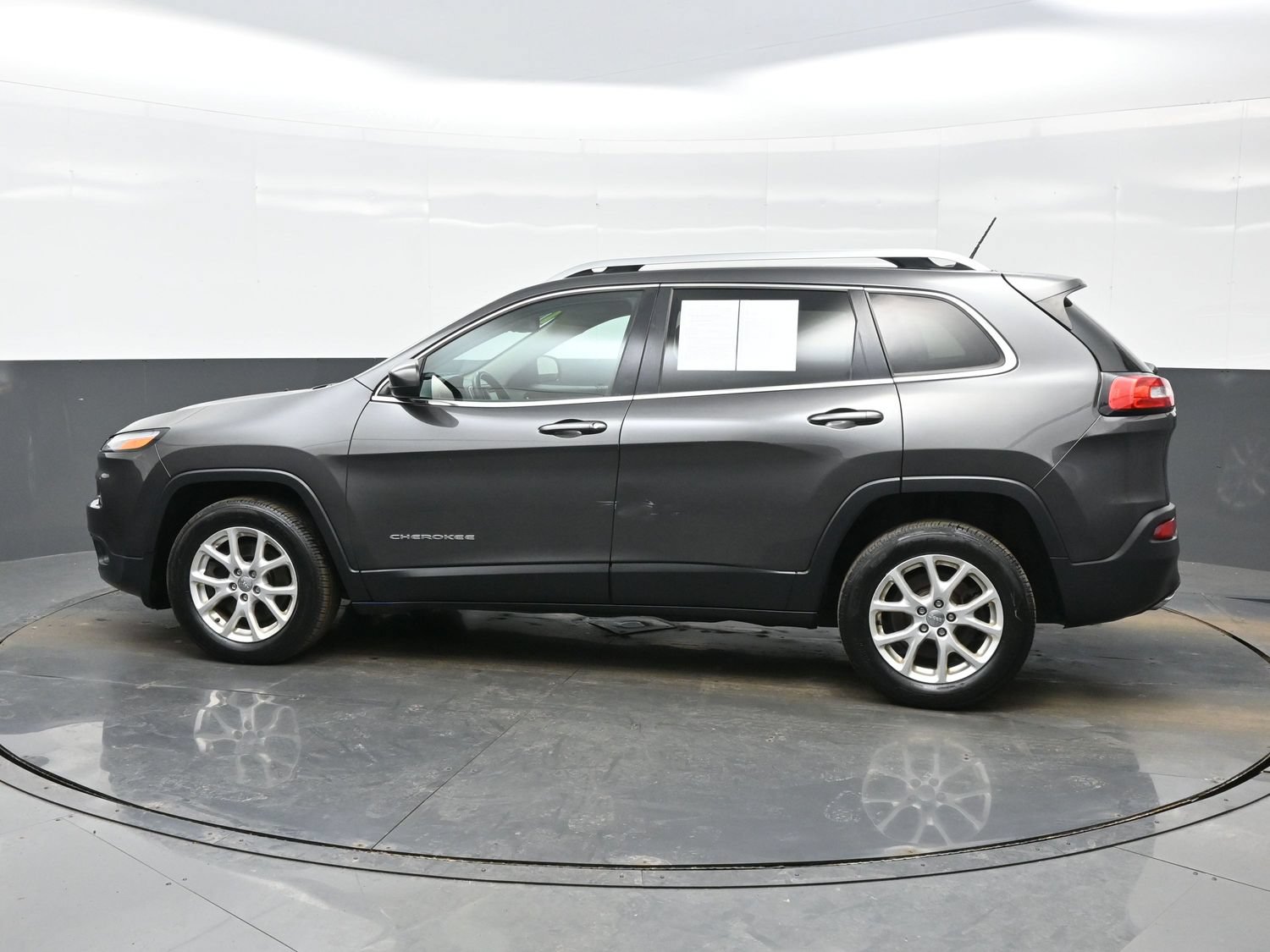 Used 2014 Jeep Cherokee Latitude FWD image 4