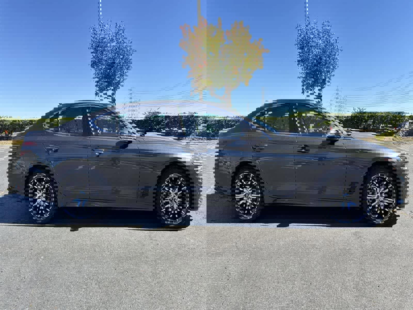 Used 2023 Genesis G70 2.0T image 3