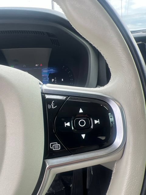 Used 2024 Volvo XC60 B5 Plus AWD/4WD image 12